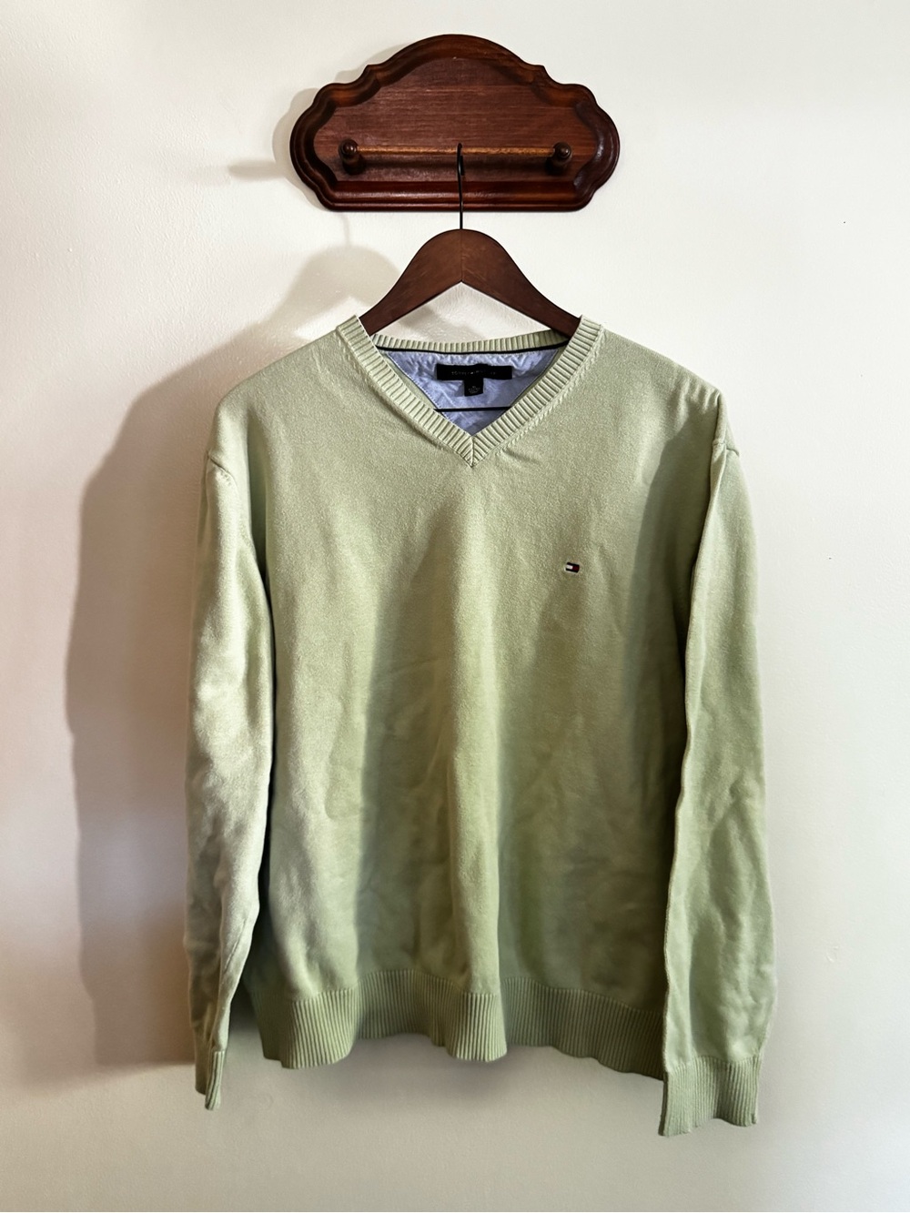 Tommy Hilfiger Men's V-Neck Sweater in Pale Green